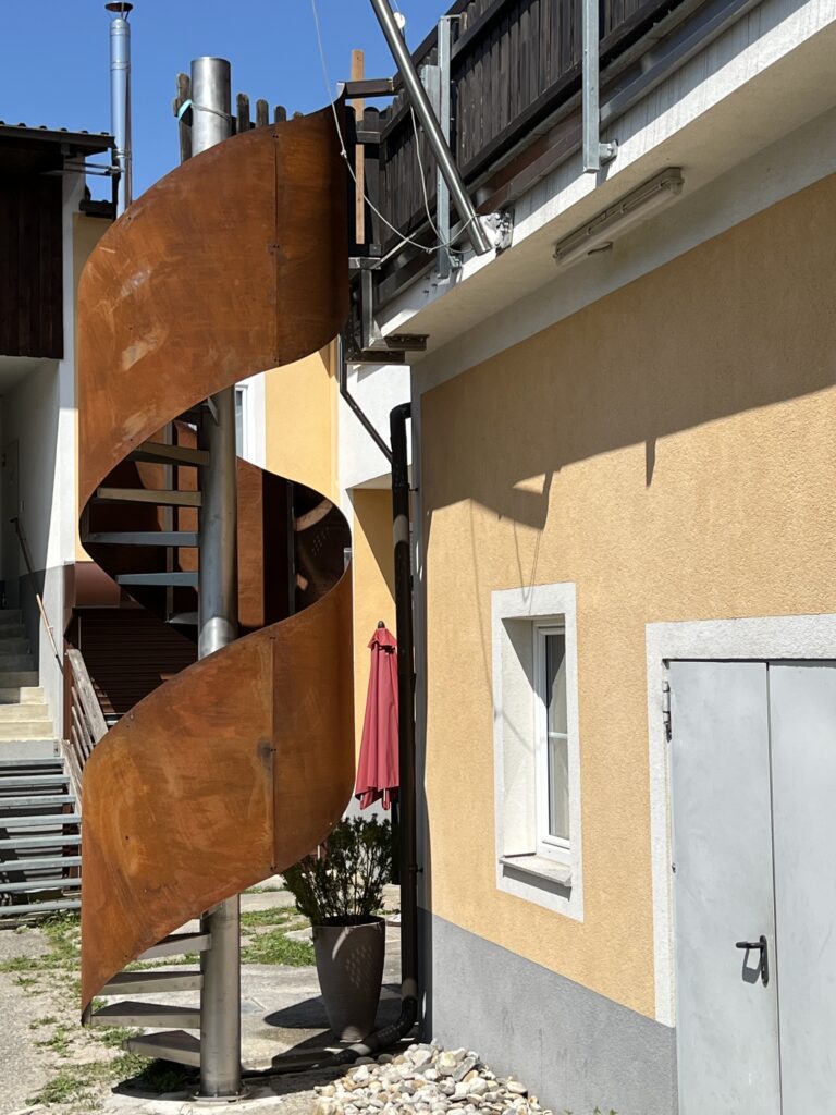 Wendeltreppe Corten- und Edelstahl
